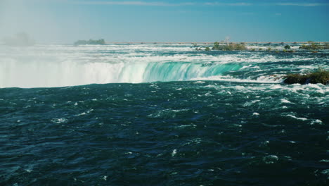 Agua-Que-Fluye-Sobre-Las-Cataratas-De-Herradura-Niagara