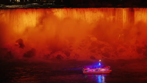 Niagara-Falls-Tour-Boat-at-Night