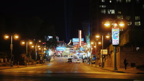 Clifton-Hill-Ontario-Bei-Nacht