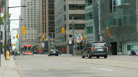 Belebte-Straße-In-Der-Innenstadt-Von-Toronto