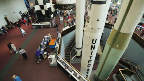Raketen-Und-Flugzeuge-Im-Weltraummuseum