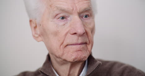 Retrato-De-Jubilación-Senior-Hombre