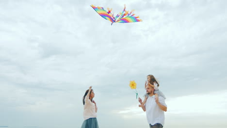 Friendly-Young-Family-Playing-With-Daughter-Fly-A-Kite-04