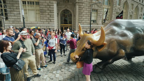 The-Statue-Of-An-Attacking-Bull-Also-Known-As-A-Bull-On-Wall-Street-Depicts-A-Powerful-Enraged-Bull