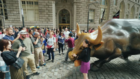 The-Statue-Of-An-Attacking-Bull-Also-Known-As-A-Bull-On-Wall-Street-Depicts-A-Powerful-Enraged-Bull-