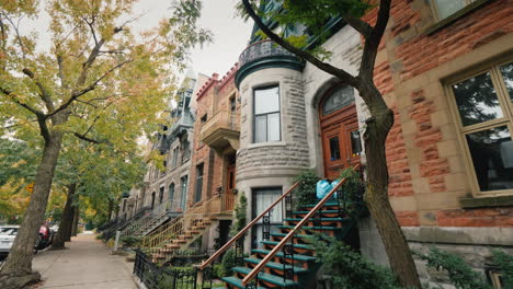 Eine-Straße-Mit-Alten-Viktorianischen-Häusern-In-Montreal-Kanada