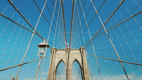 Spaziergang-Auf-Der-Brooklyn-Bridge-Aus-Der-Ego-Perspektive