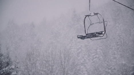 Gondola-Ski-Lift-In-Winter-At-Ski-Slope-2