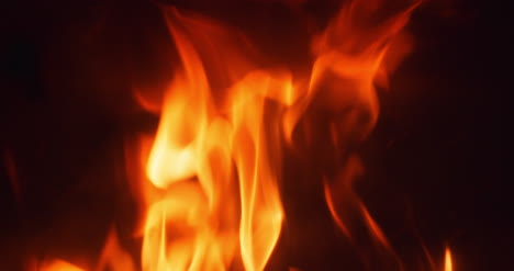 Feuerflamme,-Die-Zu-Hause-Ein-Lagerfeuer-Oder-Einen-Kamin-Brennt-1