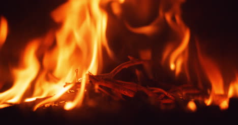 Feuerflamme,-Die-Zu-Hause-Ein-Lagerfeuer-Oder-Einen-Kamin-Brennt-2