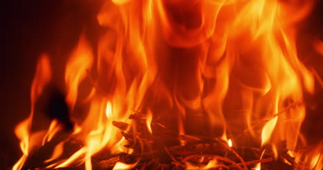 Feuerflamme,-Die-Zu-Hause-Ein-Lagerfeuer-Oder-Einen-Kamin-Brennt-4