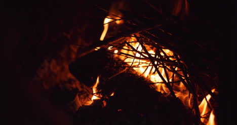 Feuerflamme,-Die-Zu-Hause-Ein-Lagerfeuer-Oder-Einen-Kamin-Brennt-5