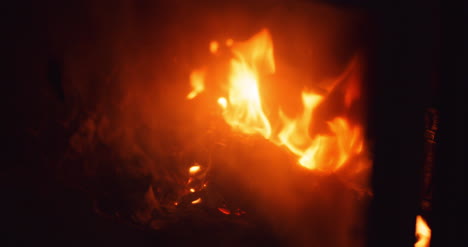 Feuerflamme,-Die-Zu-Hause-Ein-Lagerfeuer-Oder-Einen-Kamin-Brennt-6