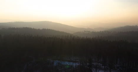 Luftaufnahme-Von-Wäldern-Und-Bergen-Im-Winter-6