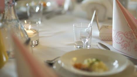 Exquisitely-Decorated-Table-For-Romantic-Dinner-2