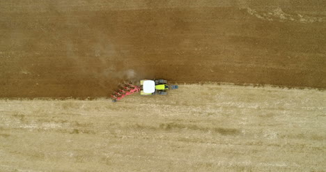 Landwirtschaft-Landwirtschaft-Traktor-Pflügen-Feld-4k