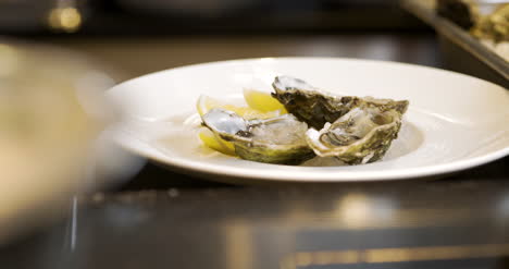 Close-Up-Of-Oysters-Ready-Dish-1