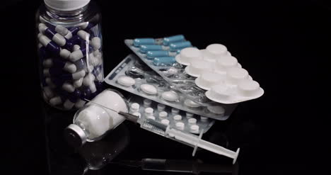 Medizinische-Tabletten-Und-Pillen-Pharmaindustrie-Gesundheitswesen-Medikamente-Kapseln-Um-6-.-Drehbar