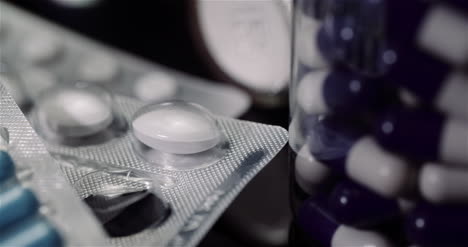 Medizinische-Tabletten-Und-Pillen-Pharmaindustrie-Gesundheitswesen-Medikamente-Kapseln-Drehbar-9-Rotating