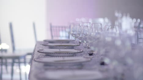 Luxuriös-Dekorierter-Tisch-Für-Hochzeitsessen-1