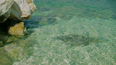 Blauer-Meerwasserurlaub-Hintergrund