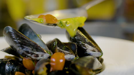 Chef-Is-Decorating-The-Mussel-Dish-4