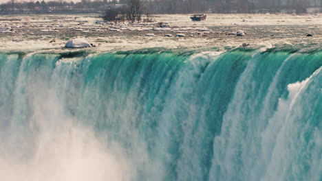 Winter-At-Niagara-Falls-Frozen-With-Ice-And-Snow-18