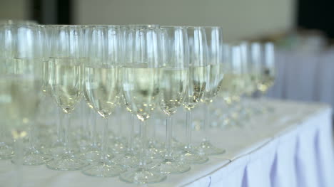 Champagne-Many-Champagne-Flutes-With-Sparkling-Champagne-5