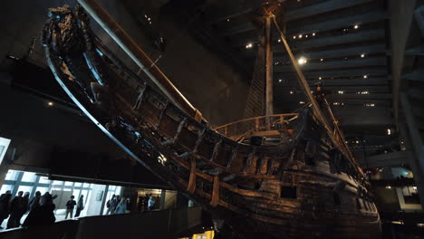 Vasas-Mittelalterliches-Segelboot-Im-Museum-Ein-Erstaunliches-Schiff,-Das-Bis-Heute-überlebt-Hat