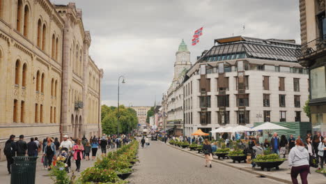 A-View-Along-The-Karl-Johans-Street-Towards-The-Royal-Palace-A-Beautiful-And-Busy-Street-With-Lots-O