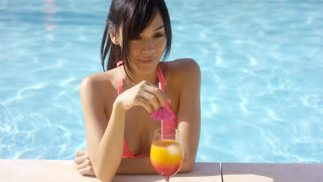 Pretty-young-woman-sipping-a-tropical-cocktail