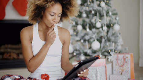 Thoughtful-woman-catching-up-on-Christmas-news