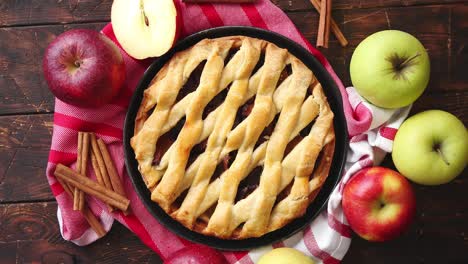 Traditional-american-apple-pie-served-with-fresh-fruits
