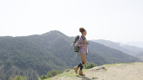 Female-traveler-backpacking-in-summer
