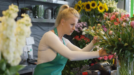 Young-woman-in-floral-shop
