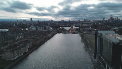 Millwall-Dock-Londres-Reino-Unido-Drone,-Aéreo,-Vista-Desde-El-Aire,-Vista-Panorámica