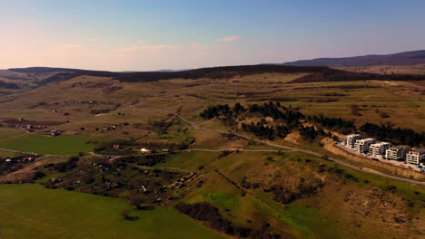 Toma-Aérea-De-Drones-Acercándose-Al-Territorio-Del-Bosque-De-Hoia,-Cerca-De-Cluj-napoca