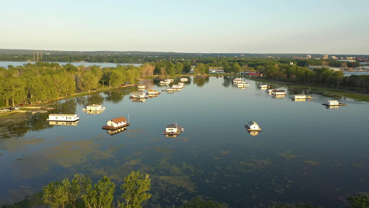 프레스크 아일 보트 하우스와 에리 호수