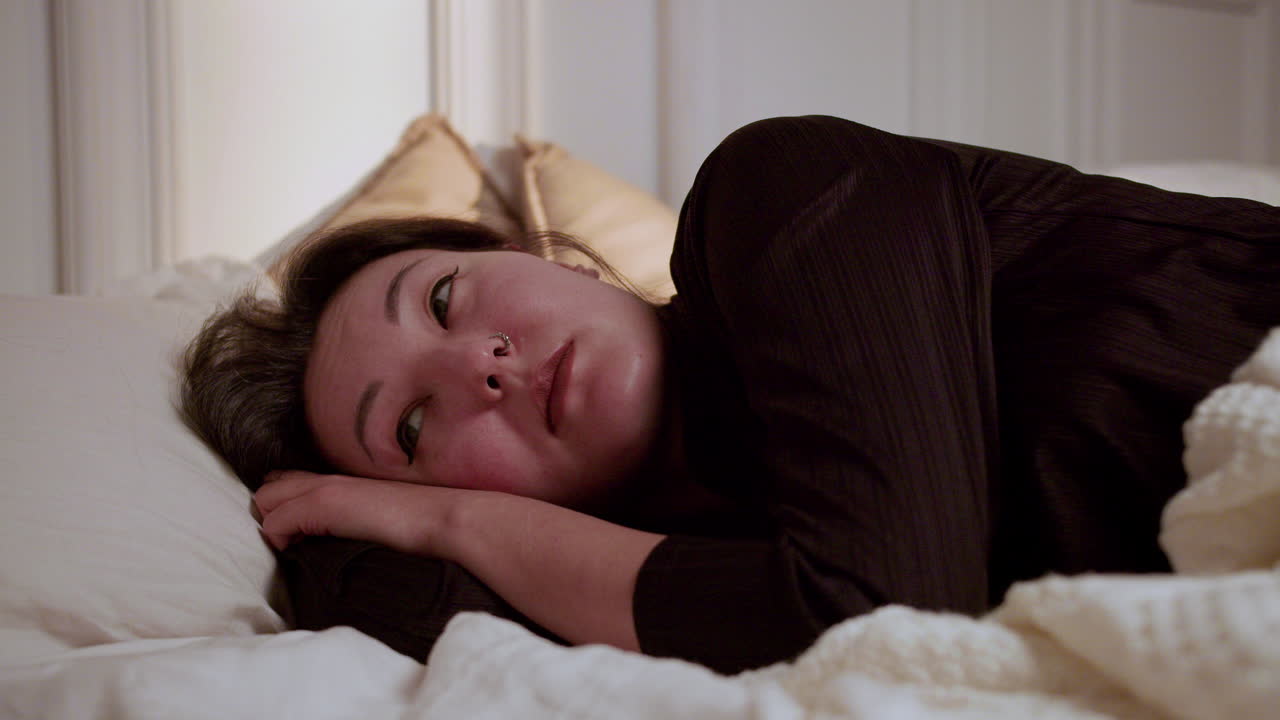 잠을 자려고 하는 여자