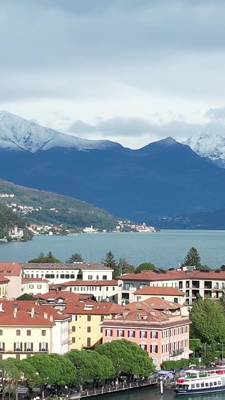 Esplora le straordinarie vedute aeree delle Alpi italiane e del Lago di Como