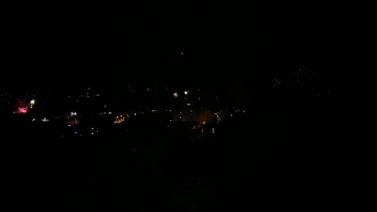 불꽃놀이와 함께 새해 하늘