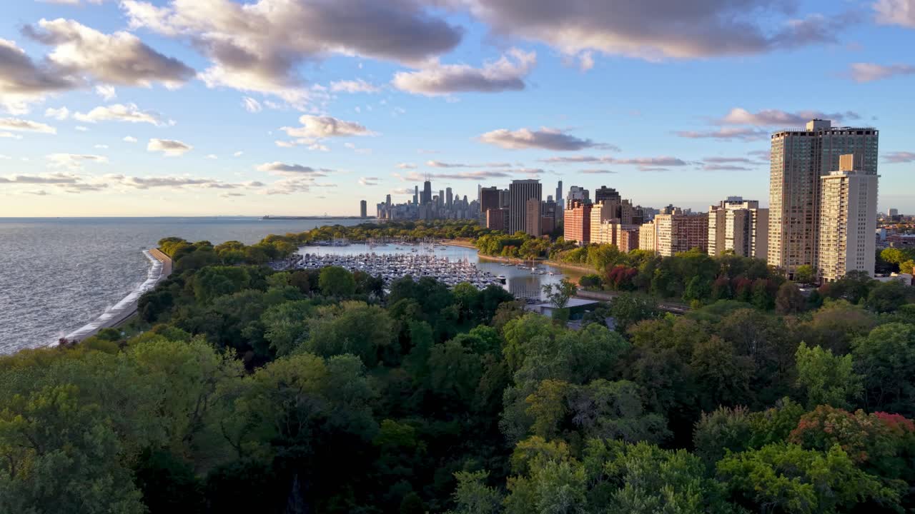 시카고 스카이라인을 항공 촬영한 패닝 영상