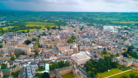Luftaufnahme-Der-Stadt-Oxford-College-In-England-Zur-Gründung-Einer-Filmischen-Drohne