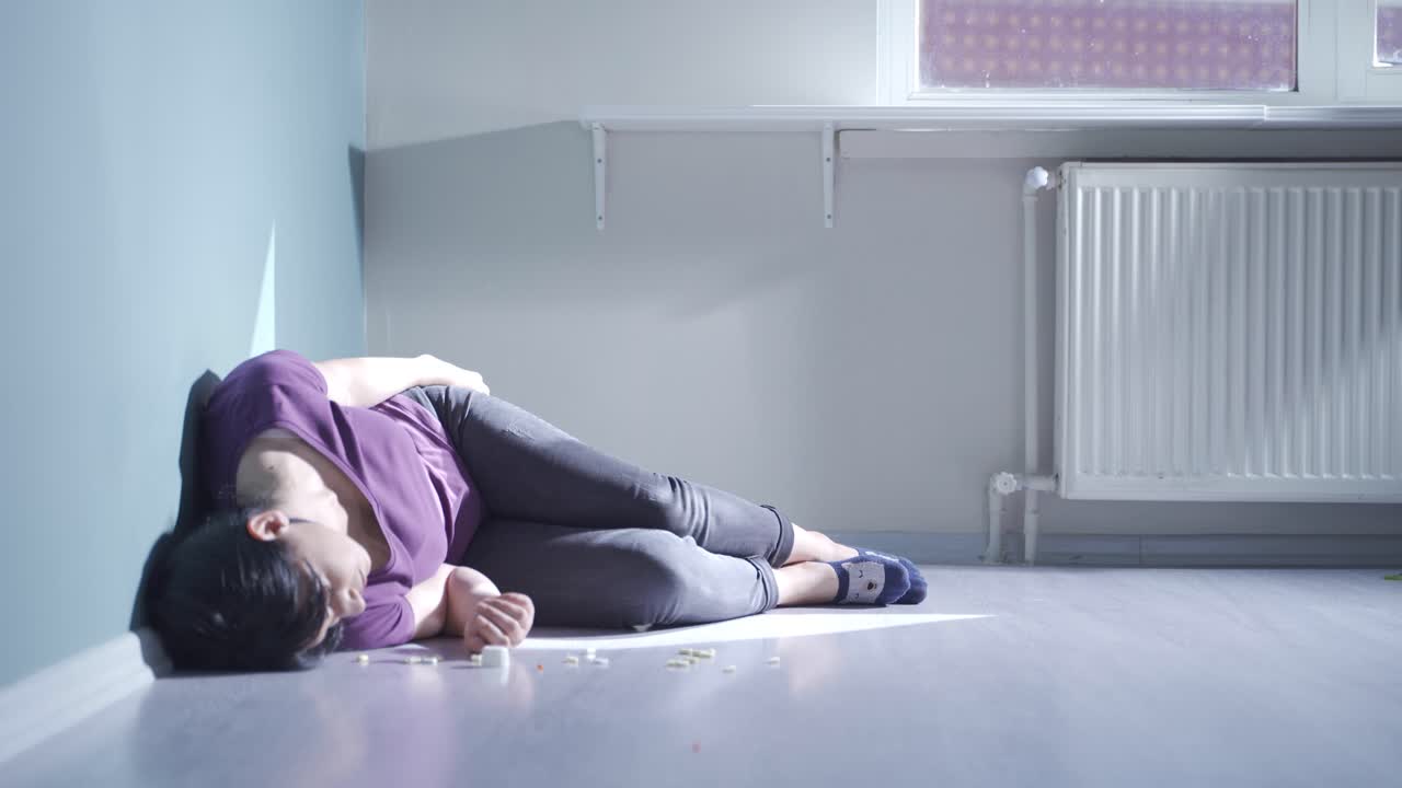 자살한 여자입니다.