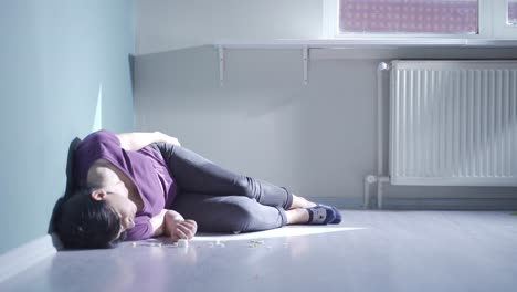 la mujer que se suicidó.
