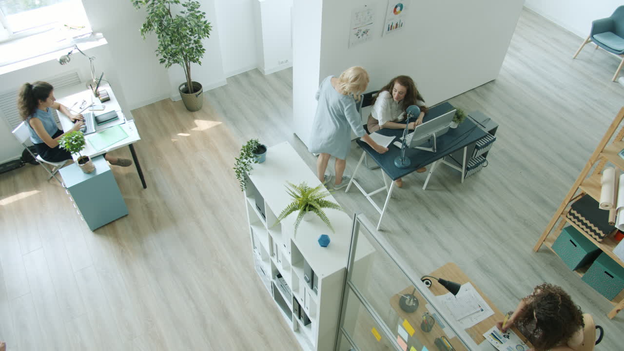 colaboración moderna en las oficinas