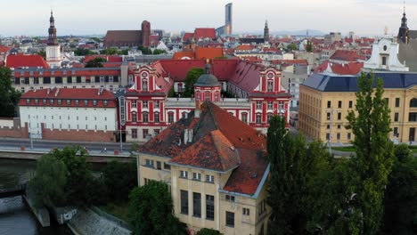 Imágenes-De-Drones-De-Alta-Calidad-Muestran-Estos-Edificios-Arquitectónicos.