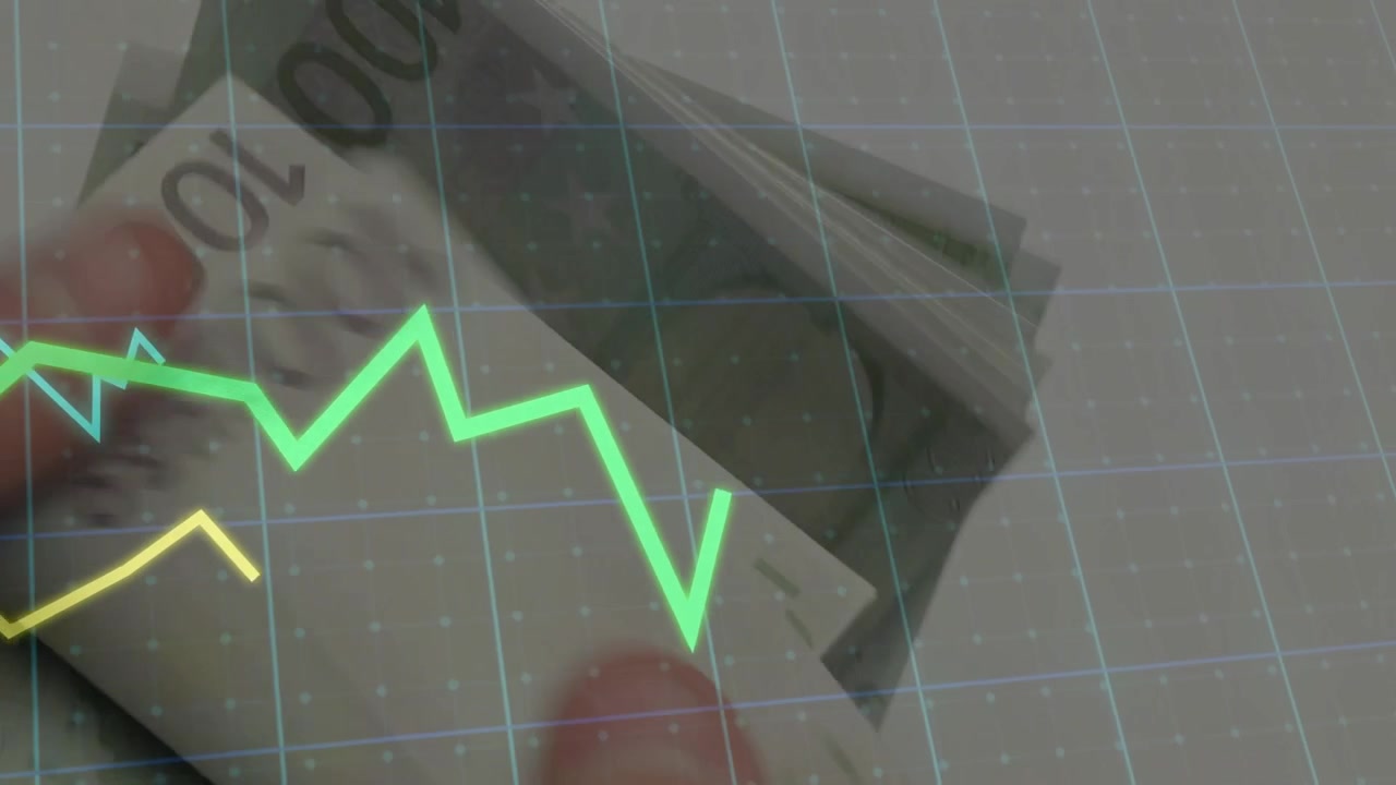 HUD animando, mãos segurando e abanando uma pilha de 100€, alinhando notas para refletir um pico verde