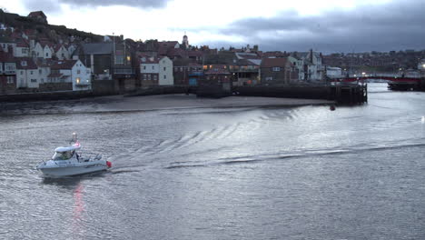 Whitby,-North-York-Moors,-Morgendämmerung-Am-Hafen,-Boote---4k-Prores-422hq,-Bmpcc-Clip-9---Jan-2022