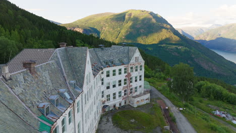 Remote-haunted-Luster-Sanatorium-on-hill-in-Sogn,-Norway